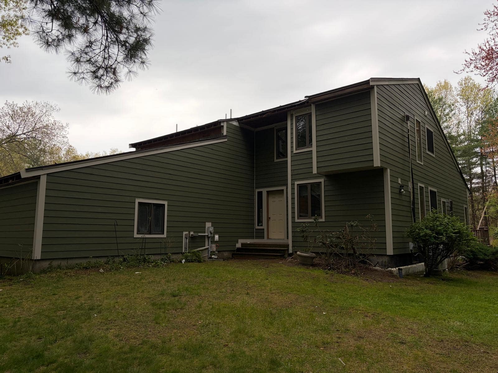 Completed full-home James Hardie fiber cement re-side by Alfa Construction in Carlisle, Massachusetts
